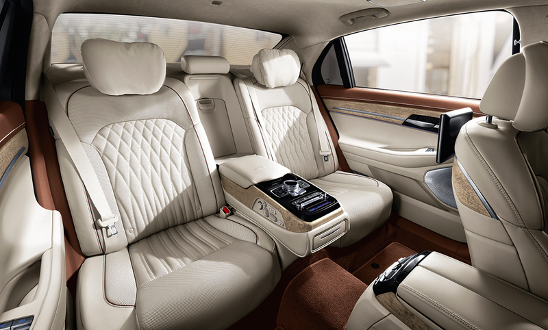 Illustration for article titled The 2020 Genesis G90 Looks Okay But I'm Not Sure About the Droopy Grille
